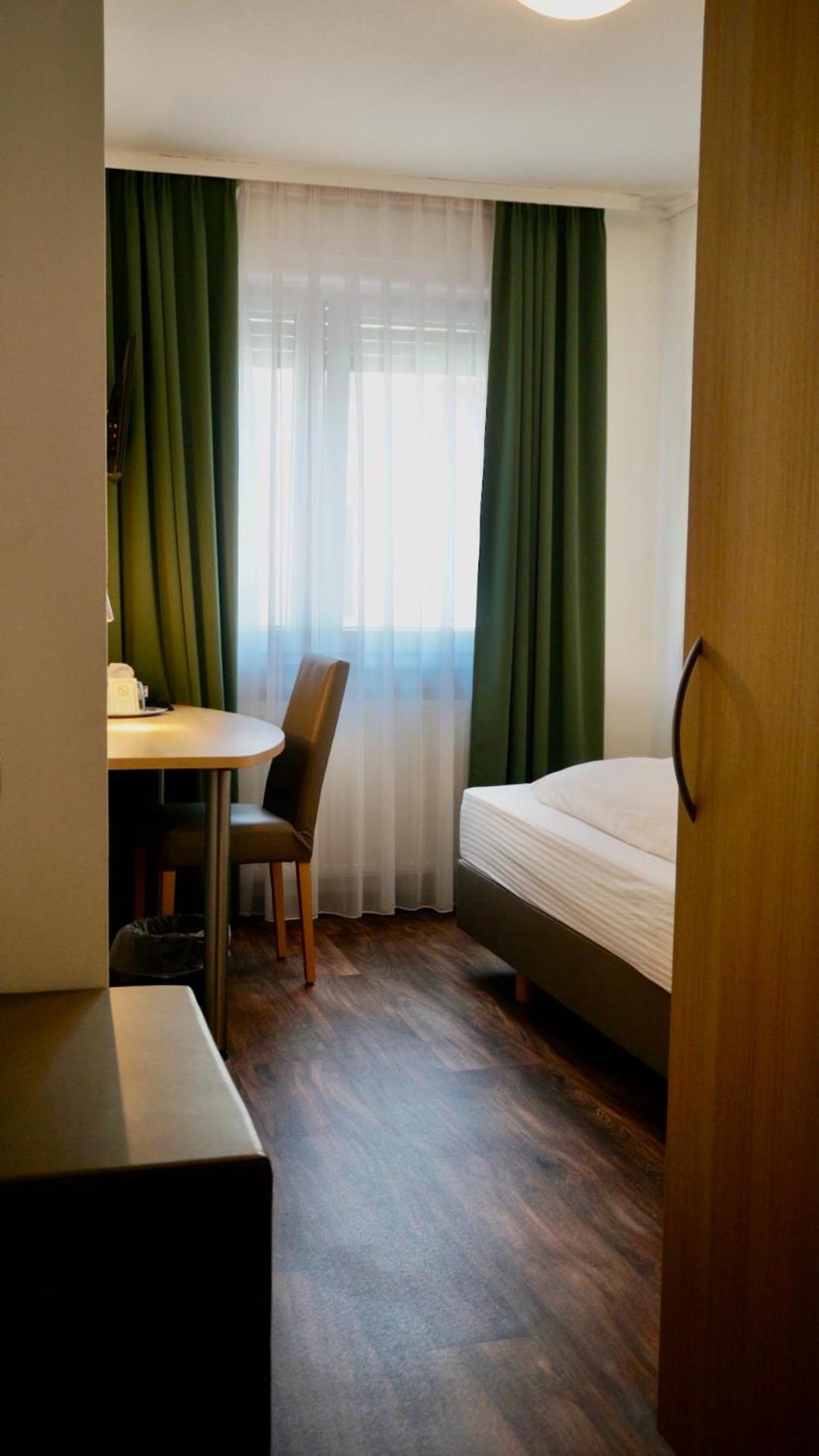 Hotel Hafner - Self Check-In Stuttgart Eksteriør billede